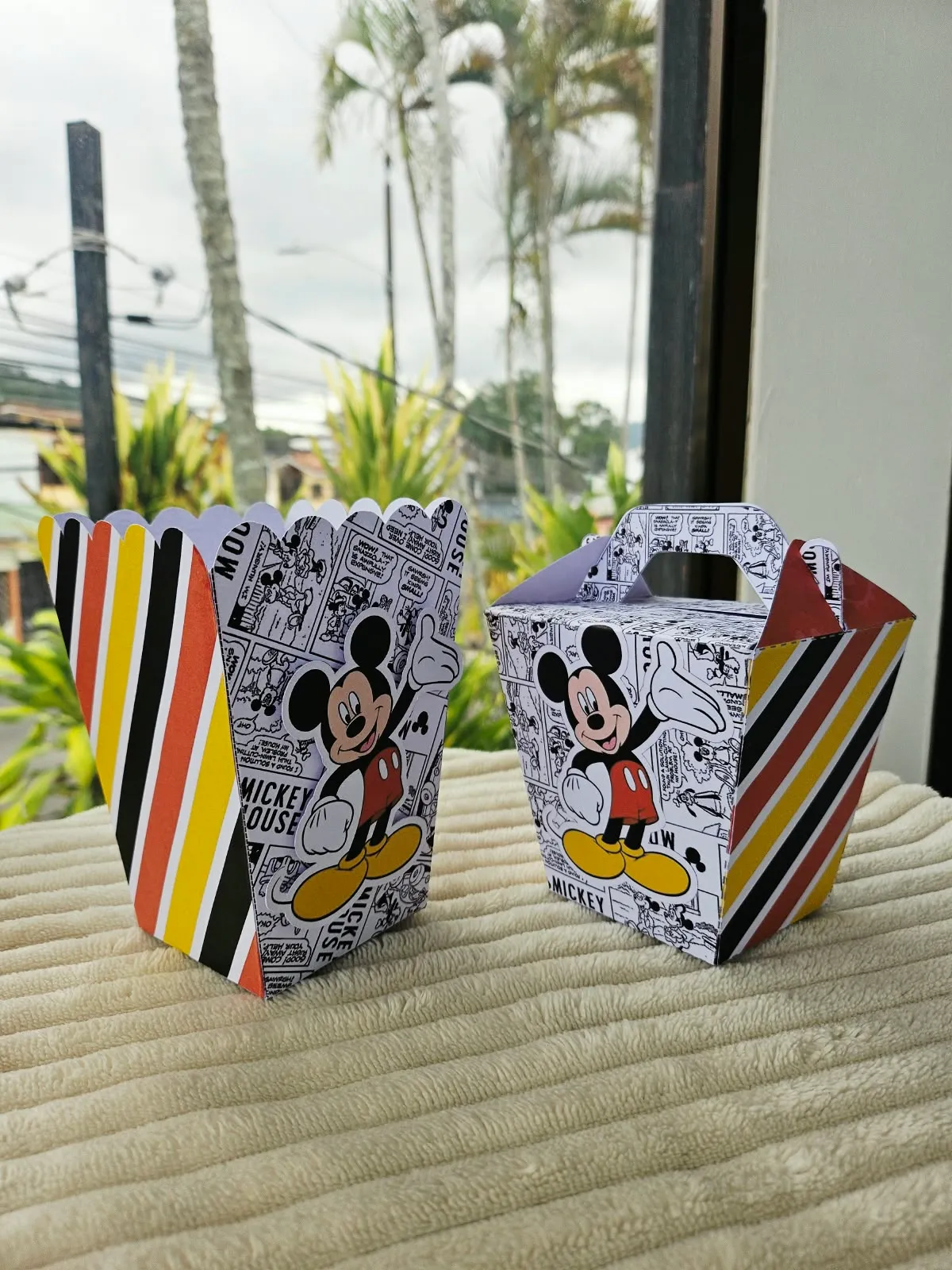 Cajas de fiesta personalizadas con Mickey Mouse
