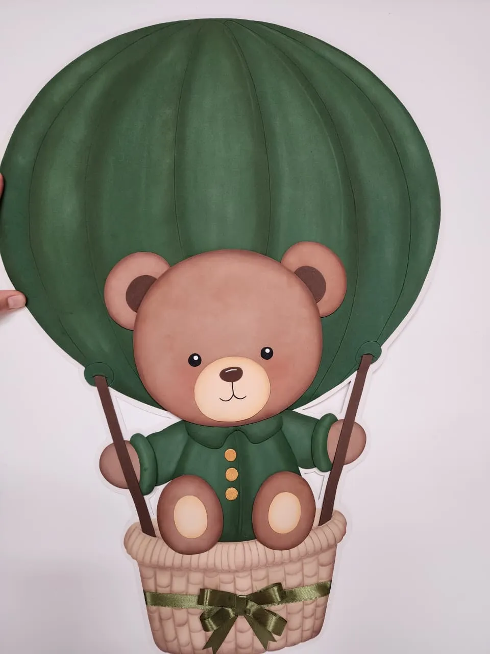 Oso de peluche en un globo aerostático verde, hecho a mano en foamy